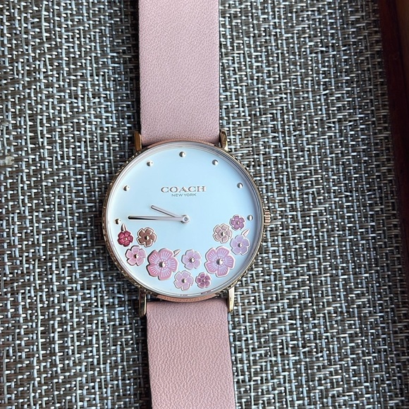 NWT COACH PERRY BLUSH PINK LEATHER STRAP TEA ROSE WATCH - Picture 6 of 17